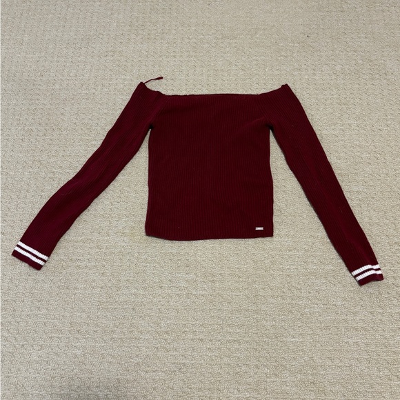 4 Holister tops in 1 bundle. - Picture 7 of 11